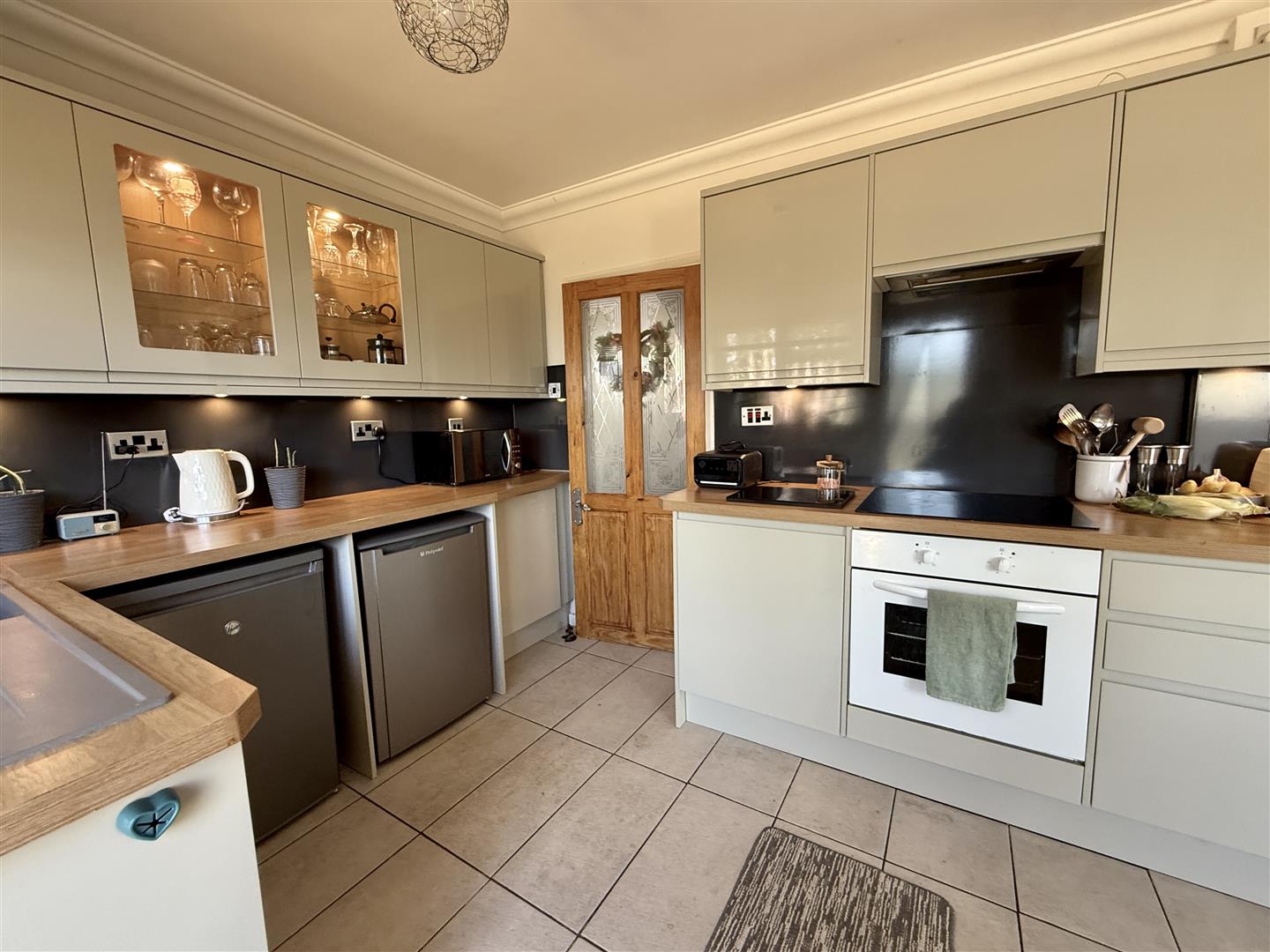 Kitchen/Dining Room: